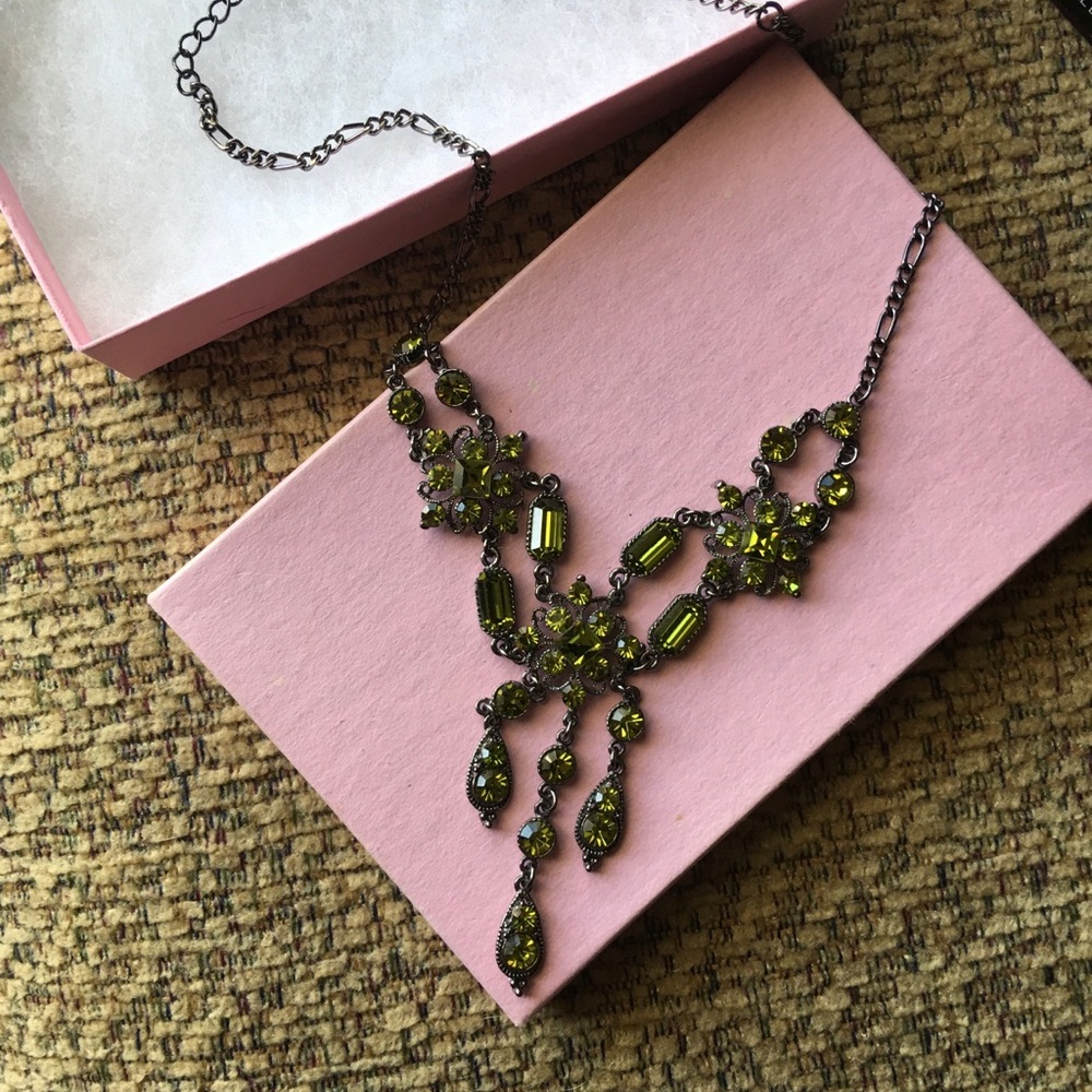 Rich Peridot Green Rhinestone Vintage Look Dangle Necklace